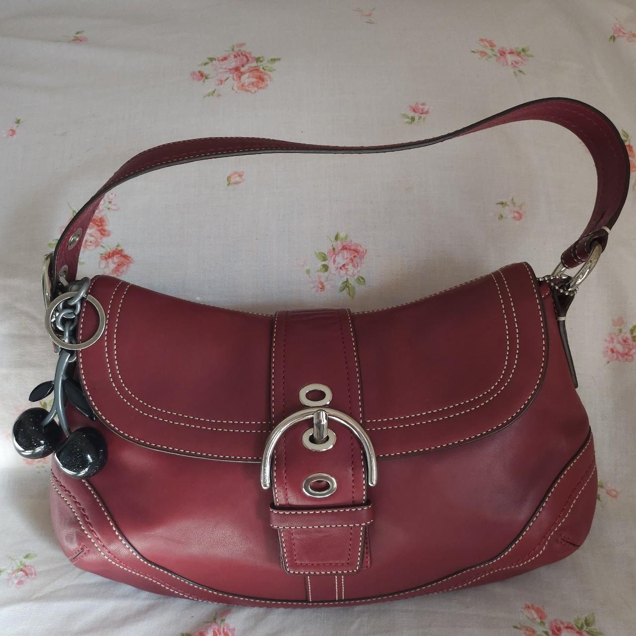 ❤️ Vintage Y2K Coach Dark Red Soho Buckle Shoulder Purse ❤️ ❤️ Excellent Condition. Only flaw i see is wear on one of the rings ❤️ charm included.
