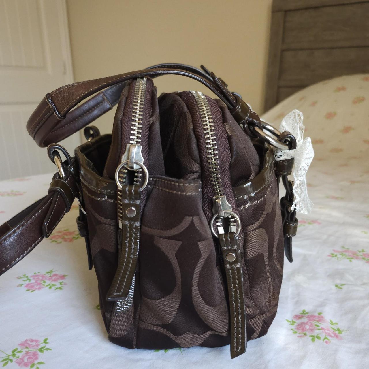 🤎 Y2K Vintage Coach Bonnie Small Brown Shoulder Bag Purse 🤎 🤎 great condition. Some scuffs to leather. 🤎has 5 compartments 🤎 firm price