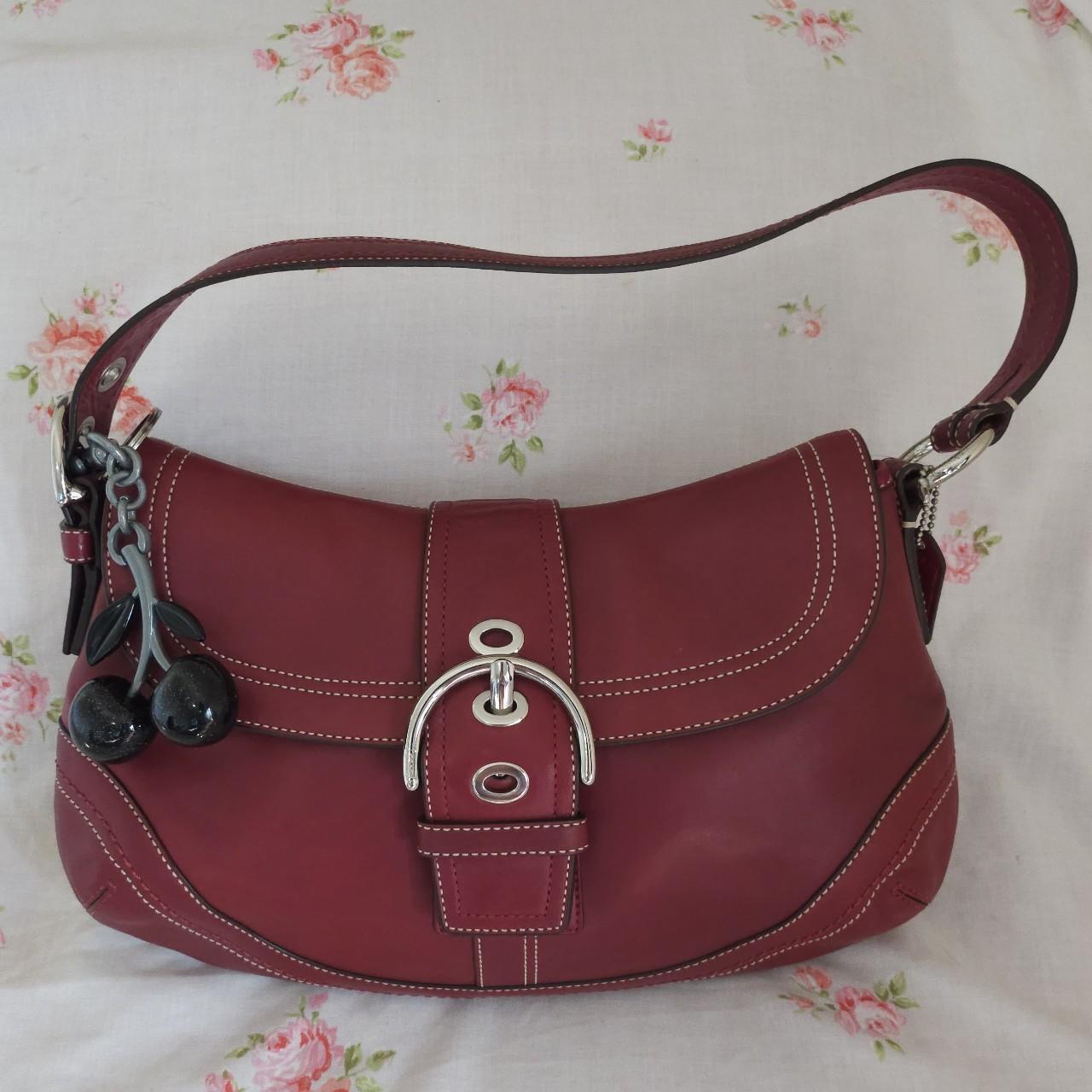 ❤️ Vintage Y2K Coach Dark Red Soho Buckle Shoulder Purse ❤️ ❤️ Excellent Condition. Only flaw i see is wear on one of the rings ❤️ charm included.