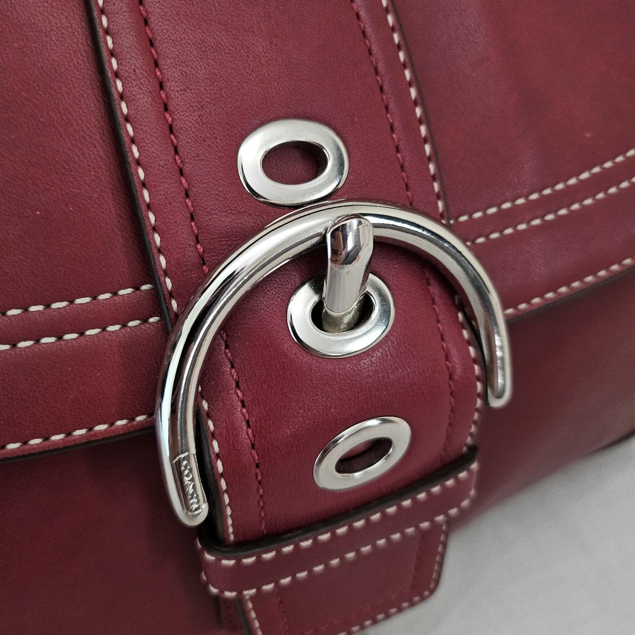 ❤️ Vintage Y2K Coach Dark Red Soho Buckle Shoulder Purse ❤️ ❤️ Excellent Condition. Only flaw i see is wear on one of the rings ❤️ charm included.