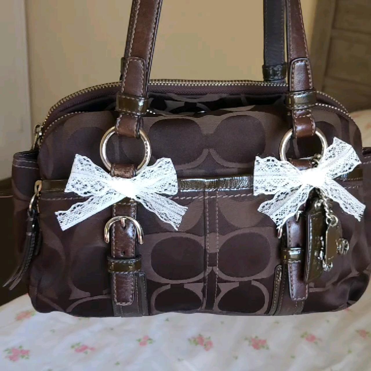 🤎 Y2K Vintage Coach Bonnie Small Brown Shoulder Bag Purse 🤎 🤎 great condition. Some scuffs to leather. 🤎has 5 compartments 🤎 firm price