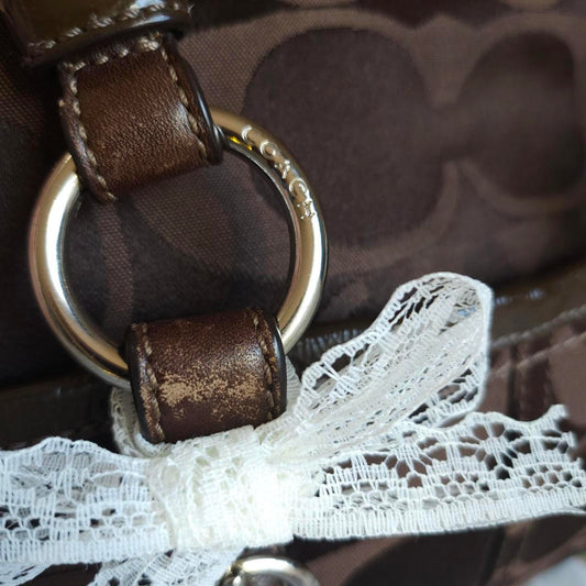 🤎 Y2K Vintage Coach Bonnie Small Brown Shoulder Bag Purse 🤎 🤎 great condition. Some scuffs to leather. 🤎has 5 compartments 🤎 firm price