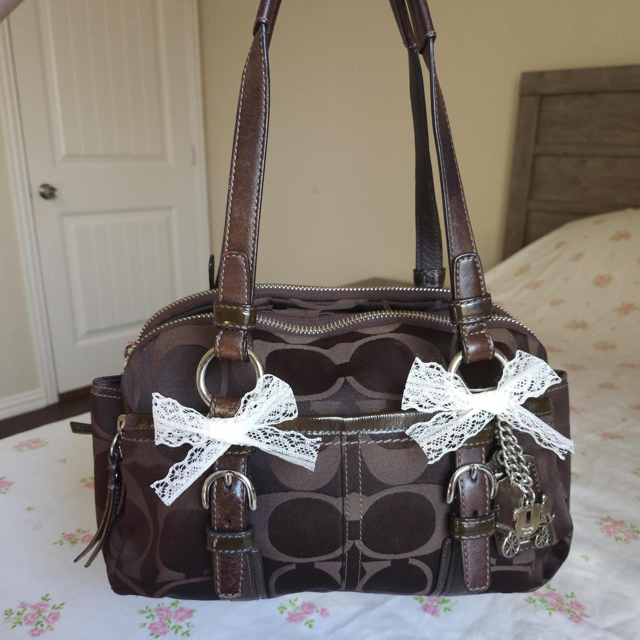 🤎 Y2K Vintage Coach Bonnie Small Brown Shoulder Bag Purse 🤎 🤎 great condition. Some scuffs to leather. 🤎has 5 compartments 🤎 firm price